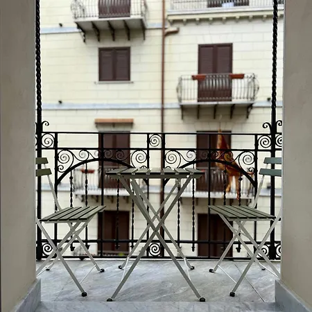 La Cala Flat Palermo